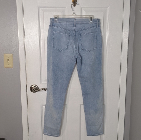 Like-New Gap Best Girlfriend Light Wash Jeans Women's Size 26 - Picture 3 of 5